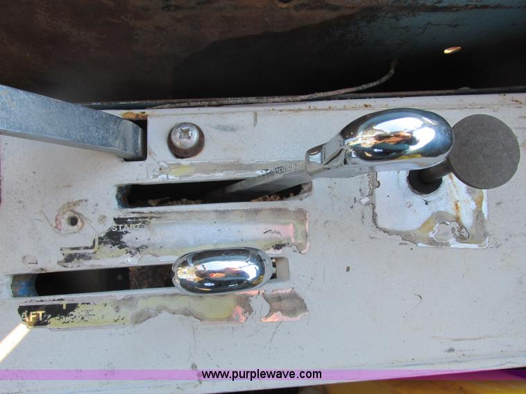 image for item AB9291 Ford 8600 tractor