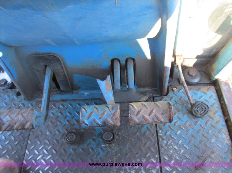 image for item AB9291 Ford 8600 tractor