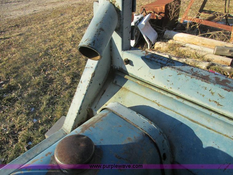 image for item AB9291 Ford 8600 tractor