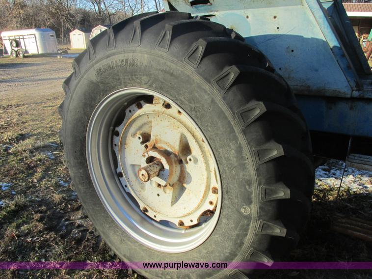 image for item AB9291 Ford 8600 tractor
