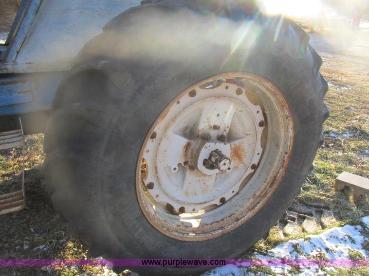 image for item AB9291 Ford 8600 tractor