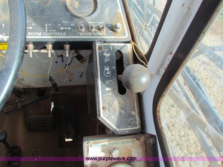 image for item AE9041 SpraCoupe 220 self-propelled sprayer