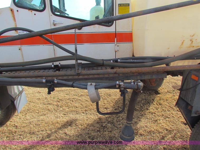 image for item AE9041 SpraCoupe 220 self-propelled sprayer