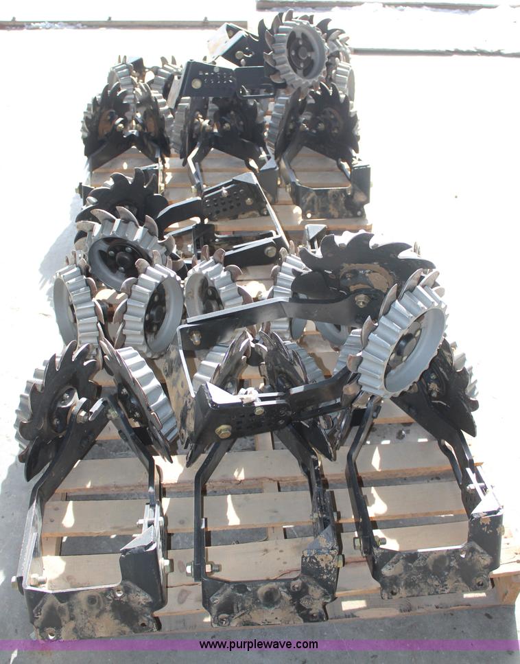 image for item AU9761 John Deere Yetter shark tooth row cleaners with side treader