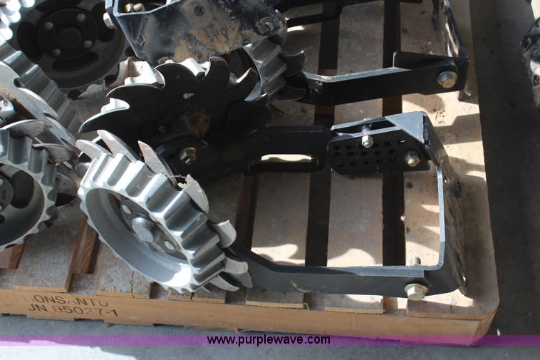 image for item AU9761 John Deere Yetter shark tooth row cleaners with side treader