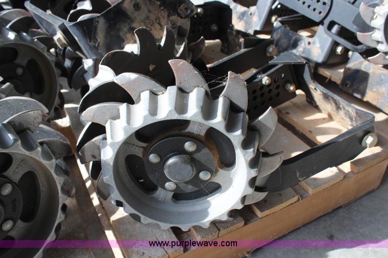 image for item AU9761 John Deere Yetter shark tooth row cleaners with side treader