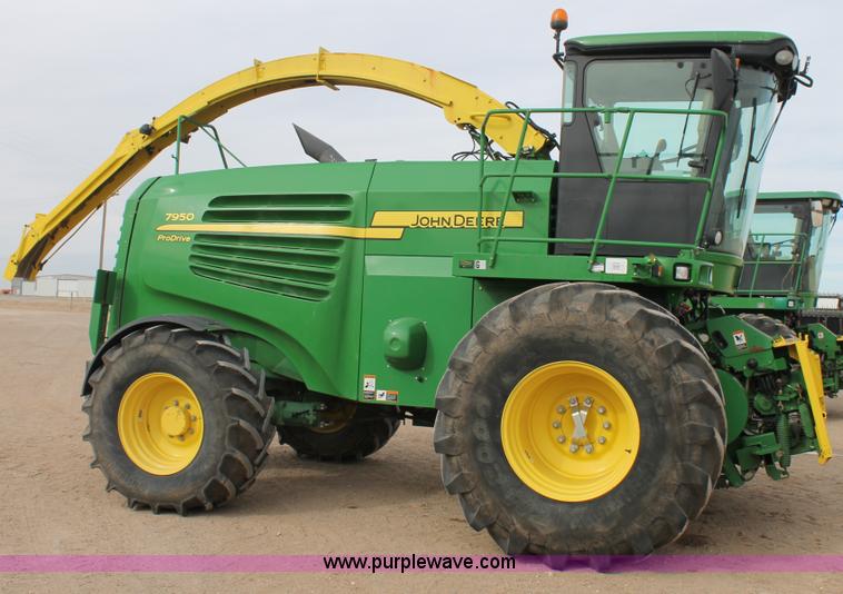 image for item C3700 2011 John Deere 7950 forage harvester