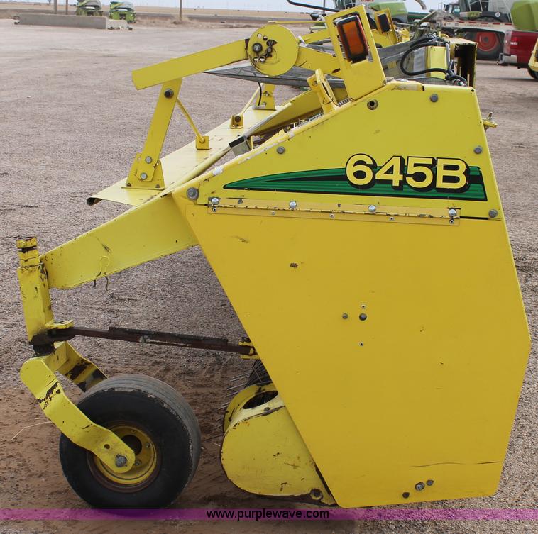 image for item C3702 2005 John Deere 645B hay pickup head