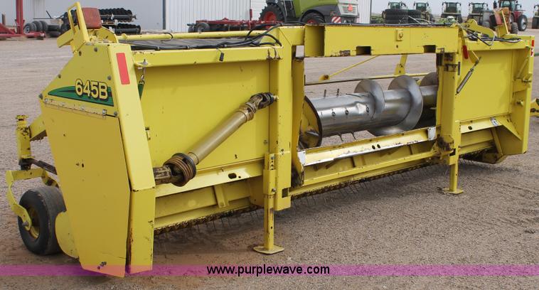 image for item C3702 2005 John Deere 645B hay pickup head