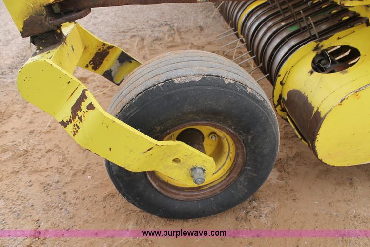 image for item C3702 2005 John Deere 645B hay pickup head