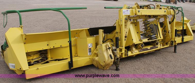 image for item C3703 2005 John Deere 688C rotary forage head