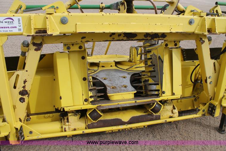 image for item C3703 2005 John Deere 688C rotary forage head