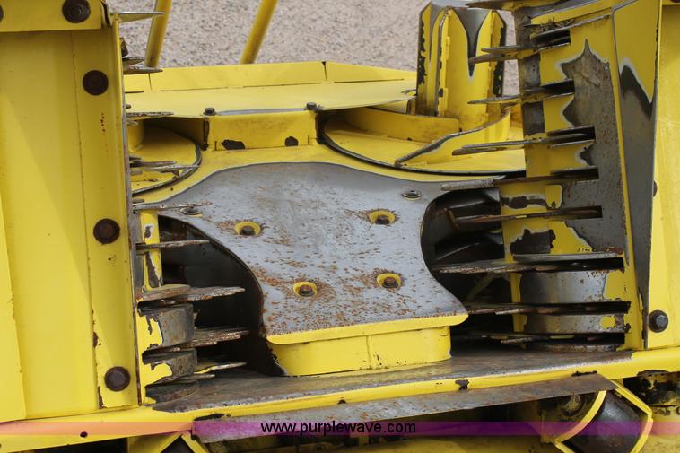 image for item C3703 2005 John Deere 688C rotary forage head