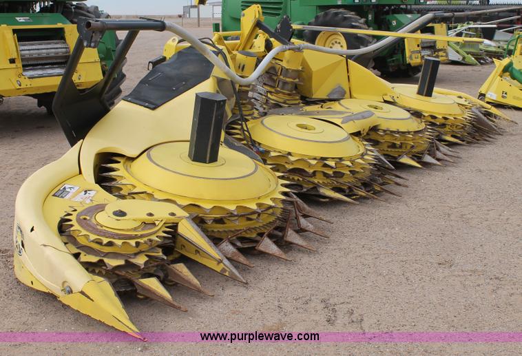 image for item C3704 2009 John Deere 770 rotary forage head