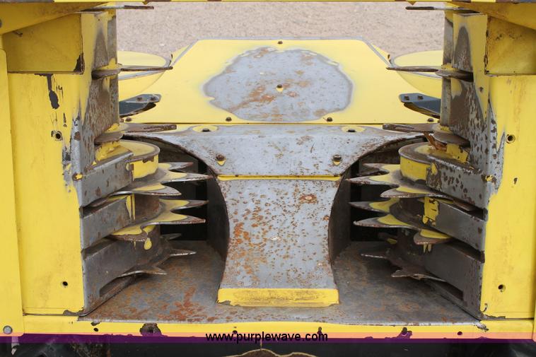 image for item C3704 2009 John Deere 770 rotary forage head