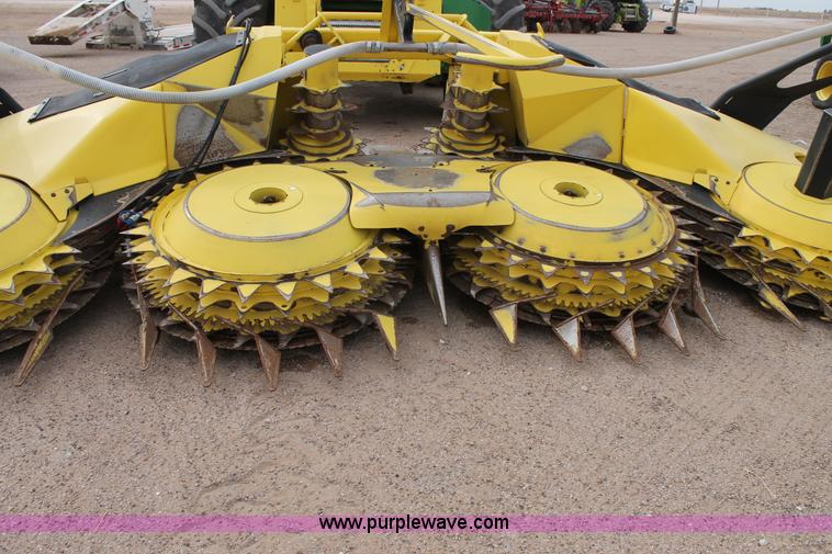 image for item C3704 2009 John Deere 770 rotary forage head