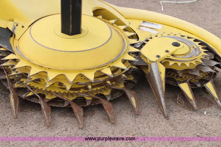 image for item C3704 2009 John Deere 770 rotary forage head