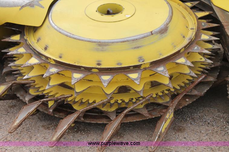 image for item C3704 2009 John Deere 770 rotary forage head