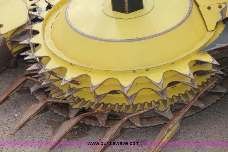 image for item C3704 2009 John Deere 770 rotary forage head