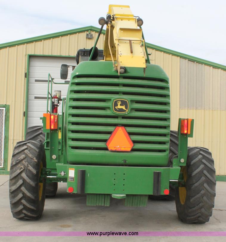 image for item C3711 2004 John Deere 7800 forage harvester