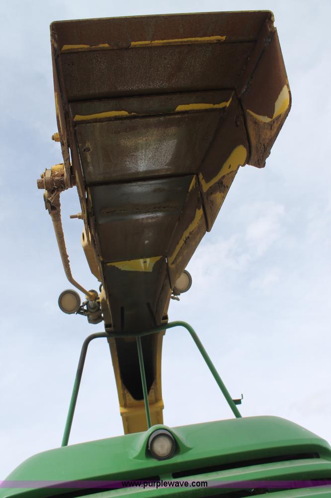 image for item C3711 2004 John Deere 7800 forage harvester