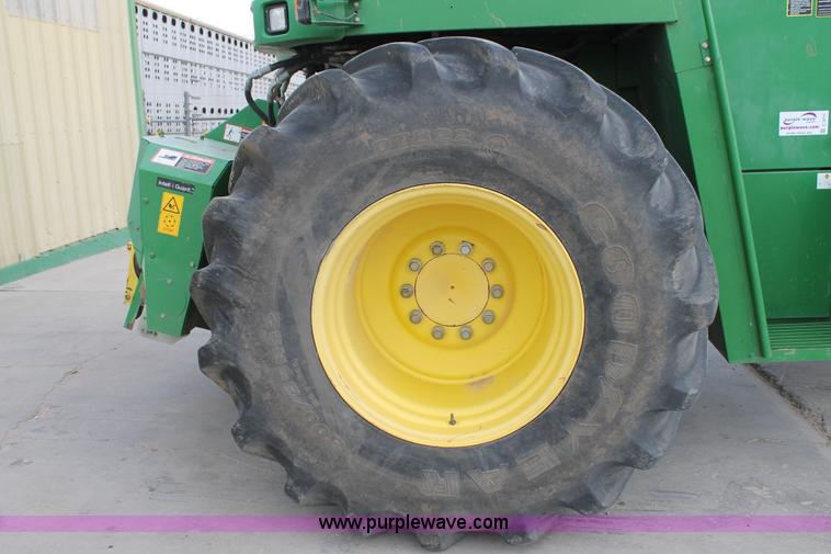 image for item C3711 2004 John Deere 7800 forage harvester