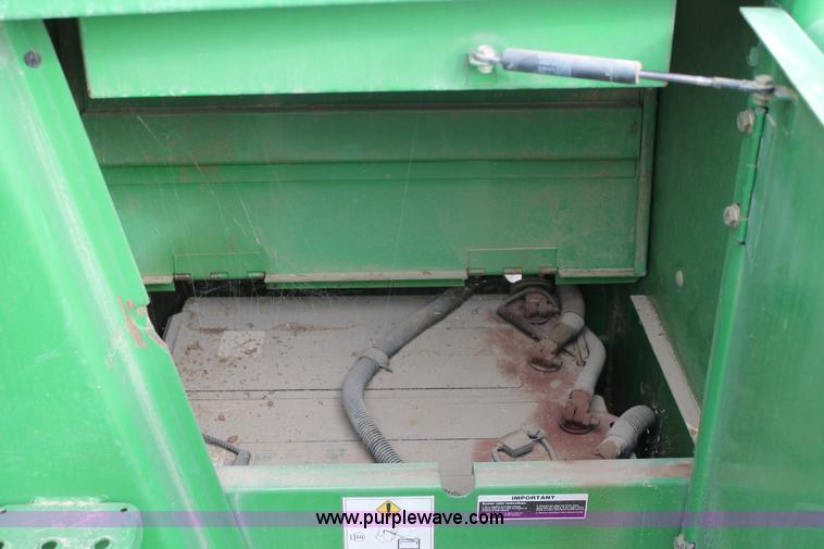 image for item C3711 2004 John Deere 7800 forage harvester