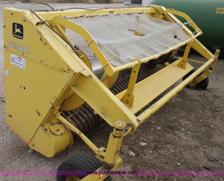 image for item C3712 2001 John Deere 630A hay pickup head