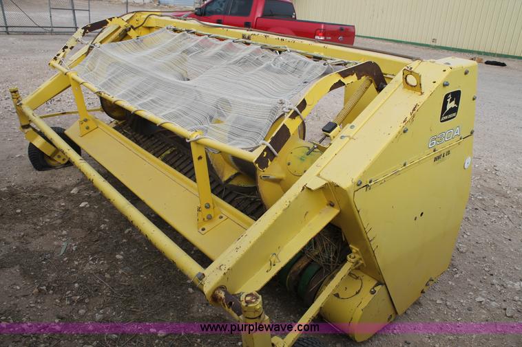 image for item C3712 2001 John Deere 630A hay pickup head