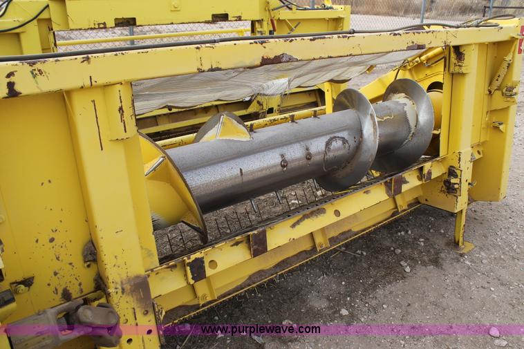 image for item C3712 2001 John Deere 630A hay pickup head