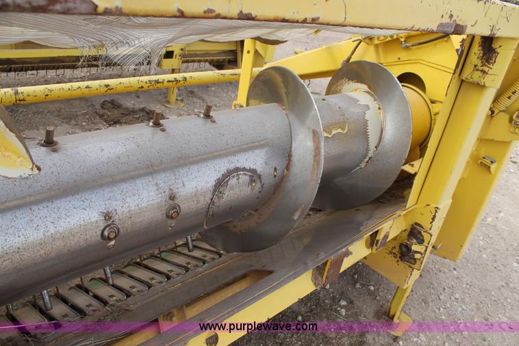 image for item C3712 2001 John Deere 630A hay pickup head