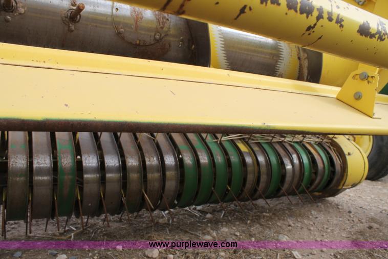 image for item C3712 2001 John Deere 630A hay pickup head