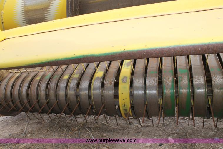 image for item C3712 2001 John Deere 630A hay pickup head