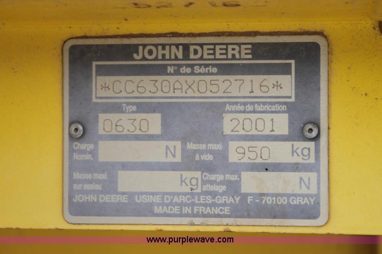 image for item C3712 2001 John Deere 630A hay pickup head