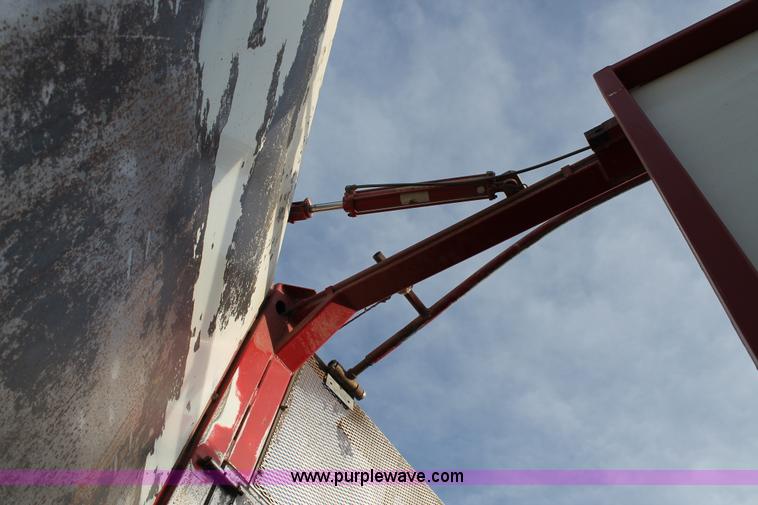 image for item C3718 2010 Aeroswint trailer