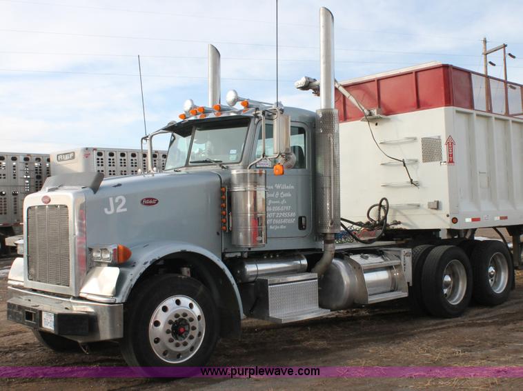 image for item C3719 2009 Peterbilt 367 semi truck