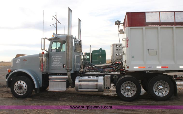 image for item C3719 2009 Peterbilt 367 semi truck