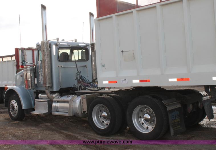 image for item C3719 2009 Peterbilt 367 semi truck