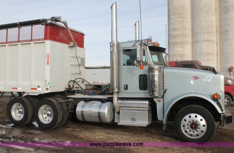image for item C3719 2009 Peterbilt 367 semi truck