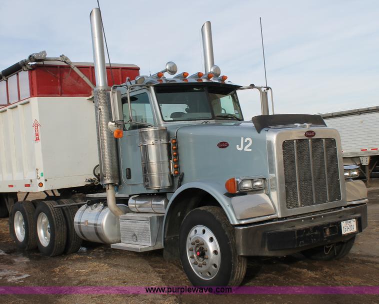 image for item C3719 2009 Peterbilt 367 semi truck