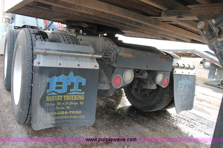 image for item C3719 2009 Peterbilt 367 semi truck