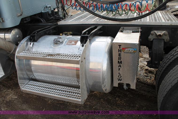 image for item C3719 2009 Peterbilt 367 semi truck