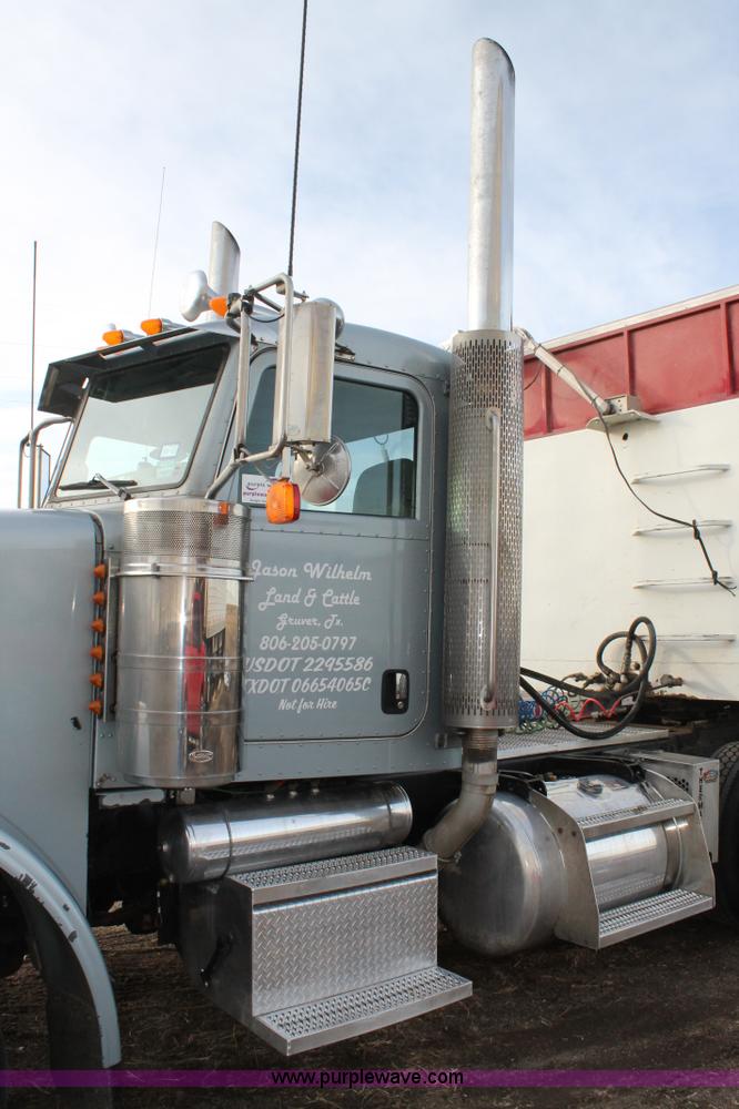 image for item C3719 2009 Peterbilt 367 semi truck