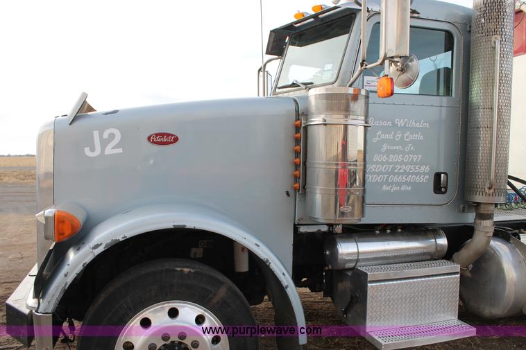 image for item C3719 2009 Peterbilt 367 semi truck