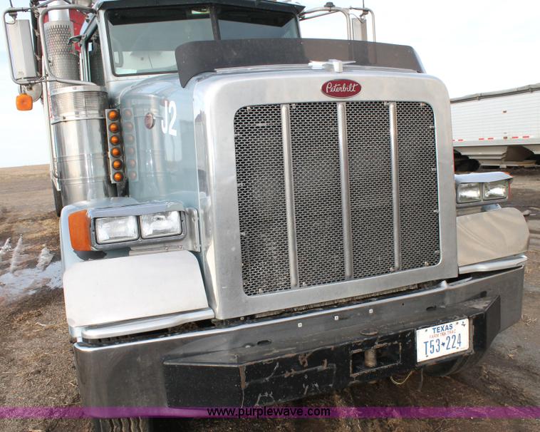image for item C3719 2009 Peterbilt 367 semi truck
