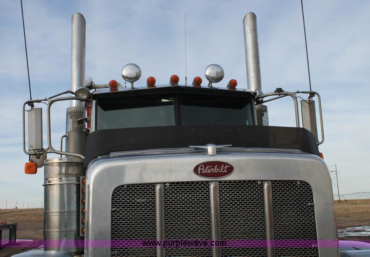image for item C3719 2009 Peterbilt 367 semi truck