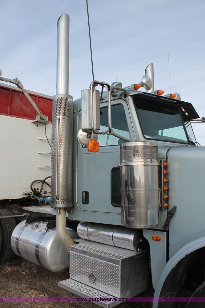 image for item C3719 2009 Peterbilt 367 semi truck
