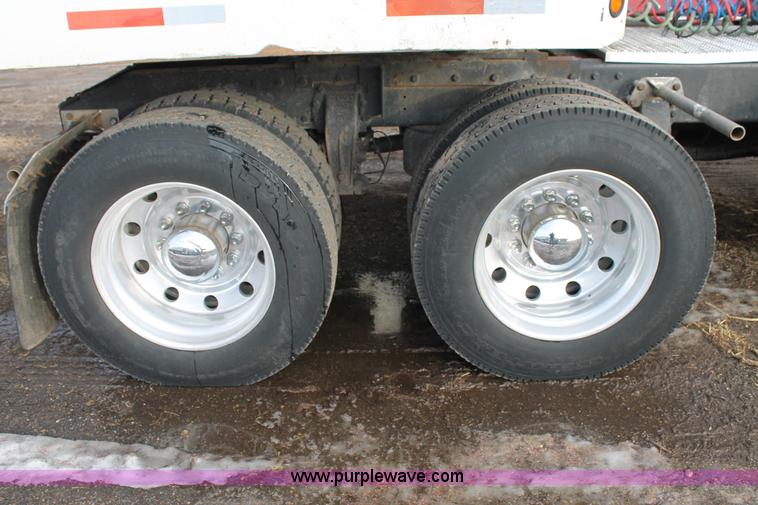 image for item C3719 2009 Peterbilt 367 semi truck