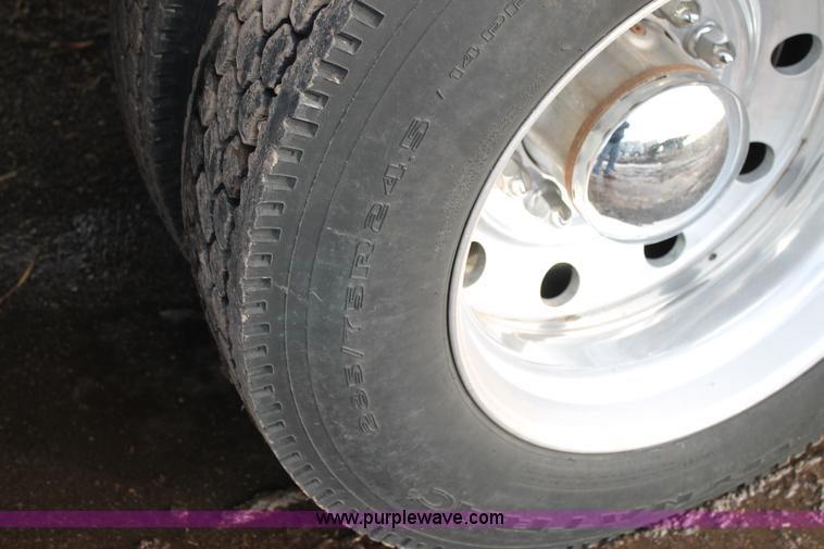 image for item C3719 2009 Peterbilt 367 semi truck