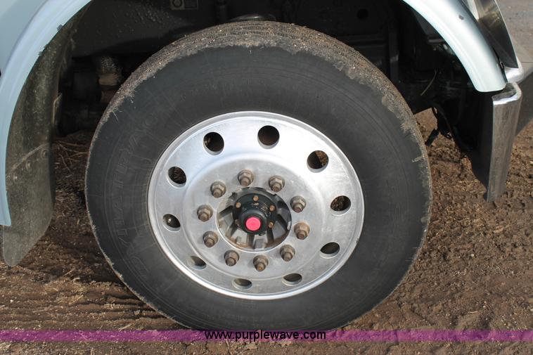 image for item C3719 2009 Peterbilt 367 semi truck